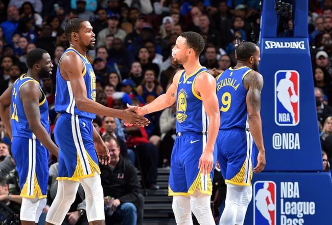 并且在竞争 并且在竞争