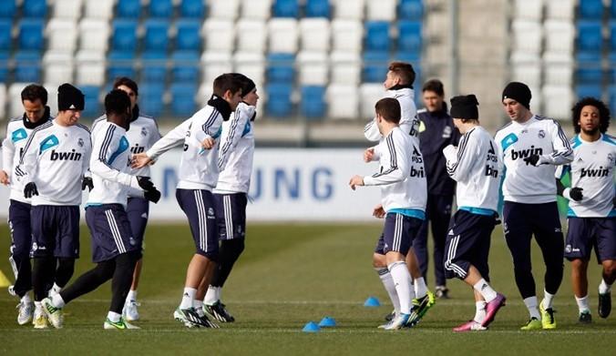 依托社区自 依托社区自